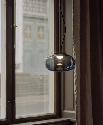 New-Works_News-Spring_2020_Karl-Johan-Pendant_Small_Smoked-Glass