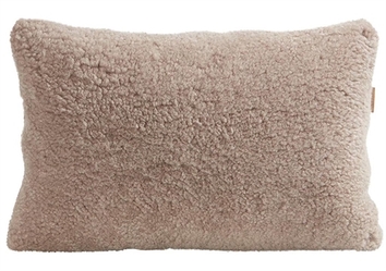 Alice-Farskinnskudde-60x40-Stone