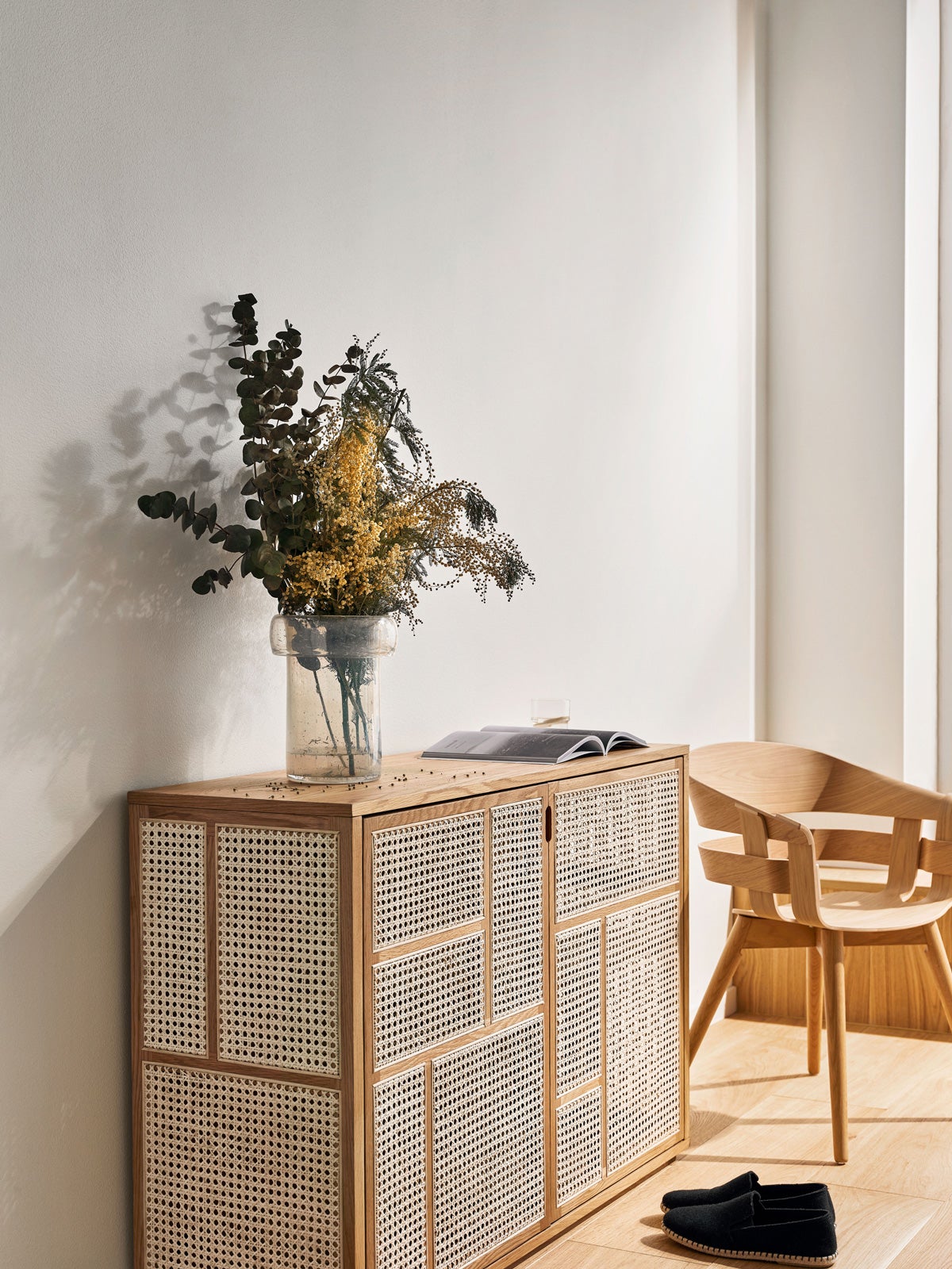 image2-2359-AirSideboard-Lifestyle