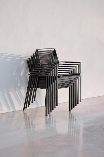Edge_chair_stackable_2_f7