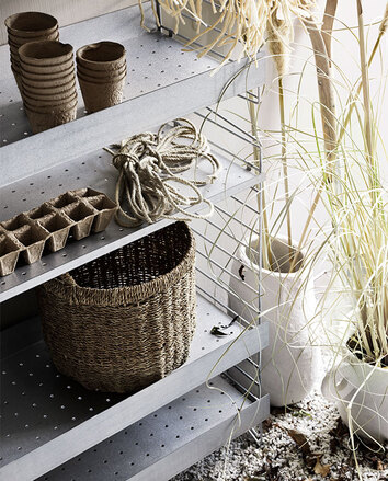 string-system-outdoor-galvanized-closeup