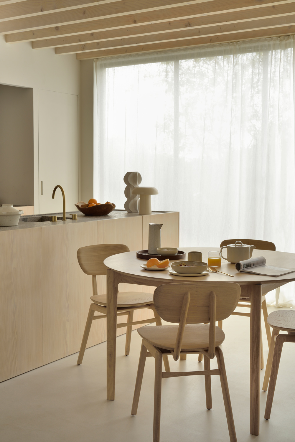 Bok_Matbord-runt-extendable-51527-50664-Pebble-stol-Ek.jpg Bok_Matbord-runt-extendable-51527-50664-Pebble-stol-Ek