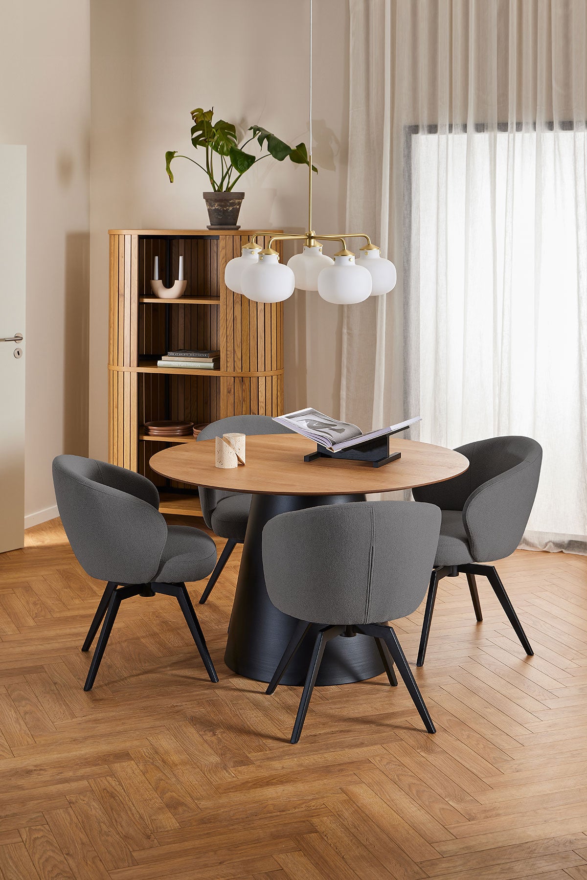 Actona-Darlene-Arm-Chair-Alea-Grey-19-Swivel-Lifestyle-1