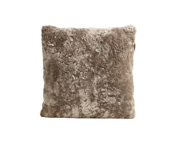 Alice-Farskinnsskudde-50x50-Stone