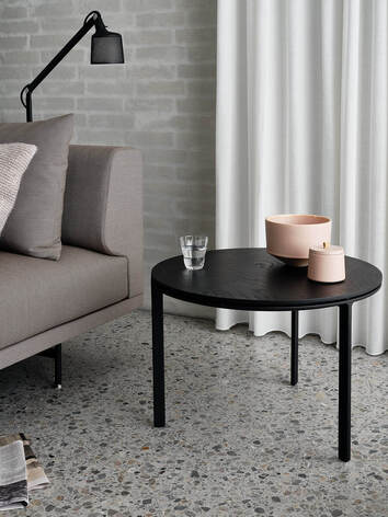 Vipp423_coffetable60_darkoak_lifestyle01_high