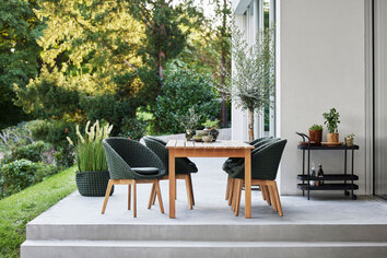 Peacock-chair_grace-table-(2)