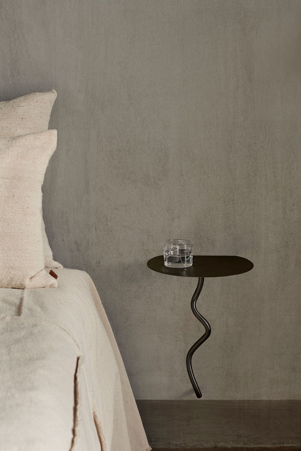 Ferm-Living-Curvature-Wall-Table-Black-Brass-Lifestyle