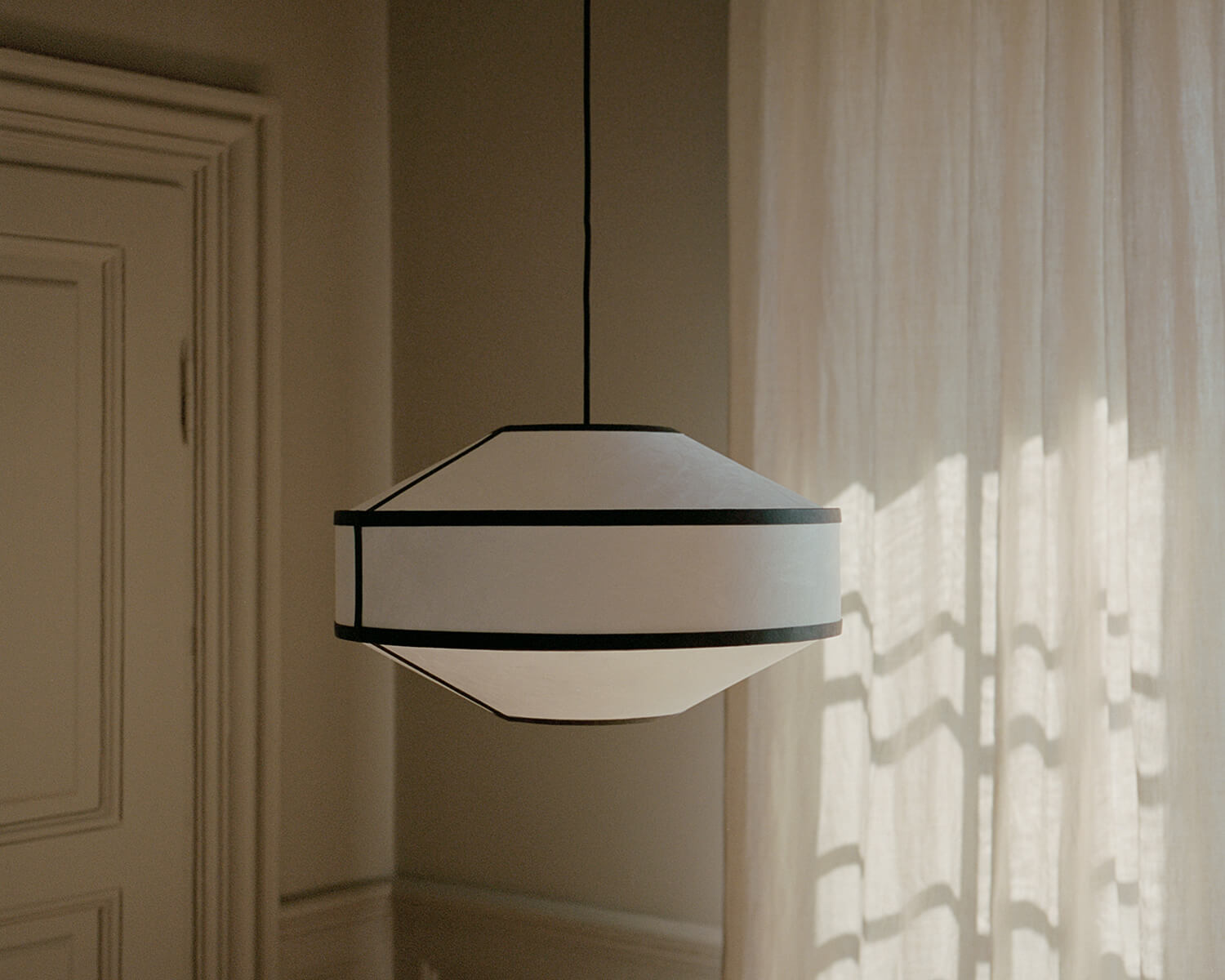 New-Works-Kite-Pendel-lampa.jpg