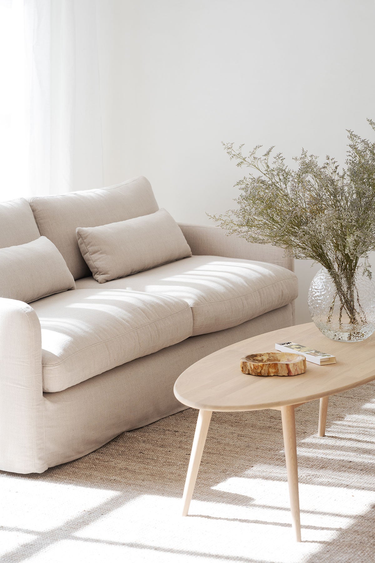Tompkins-Soffbord-150x60-Vitpigm-Ek-Miljo