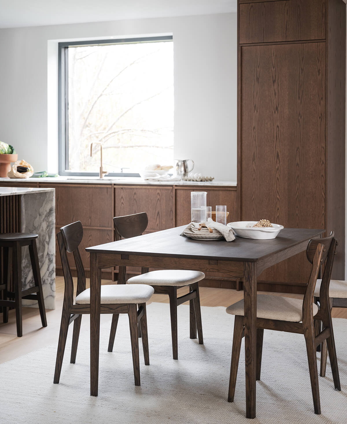 Rodham-stol-Markham-matbord-Rowico-Home.jpg Rodham-stol-Markham-matbord-Rowico-Home.jpg