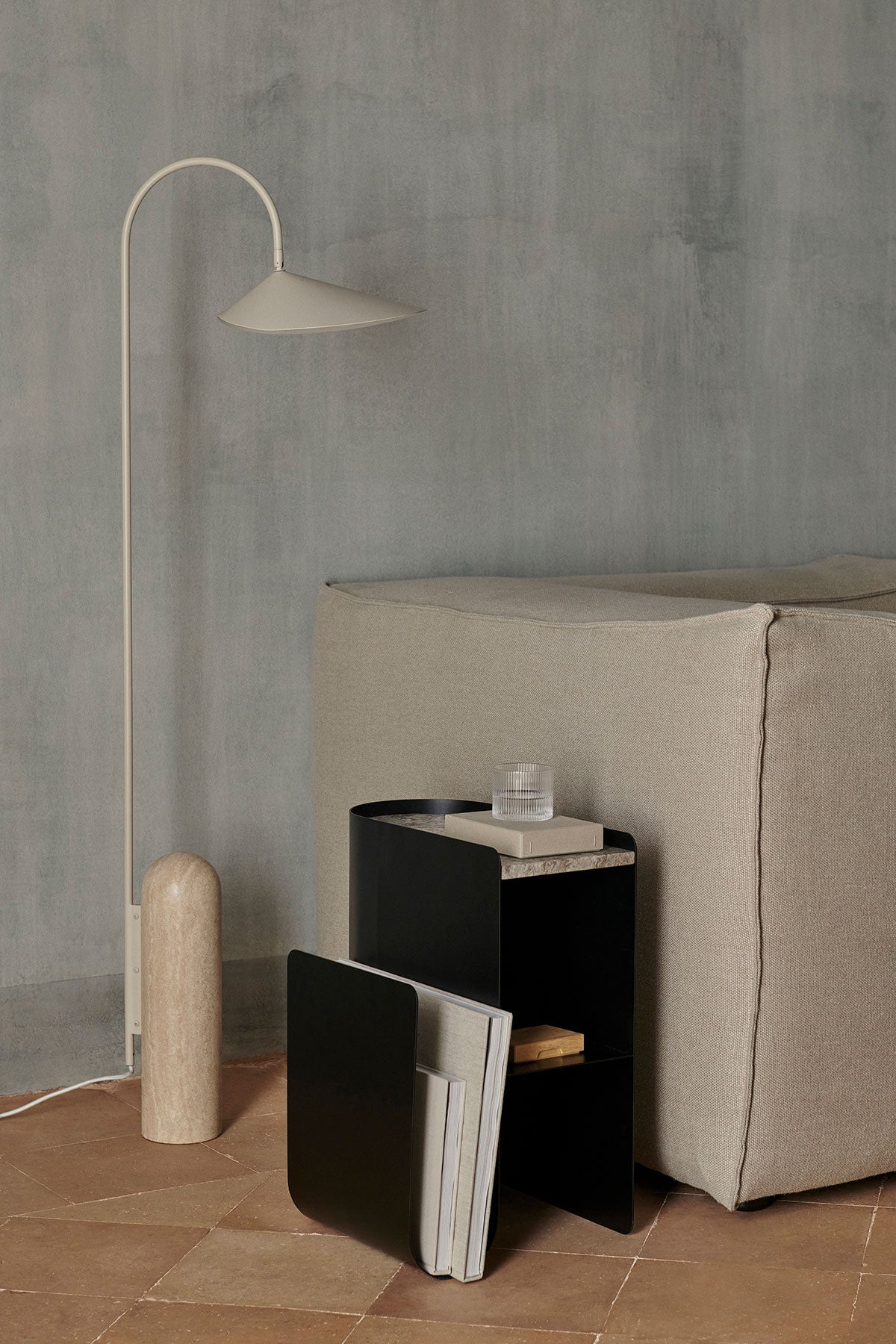 Ferm-Living-Arum-Golvlampa-Cashmere-Miljo