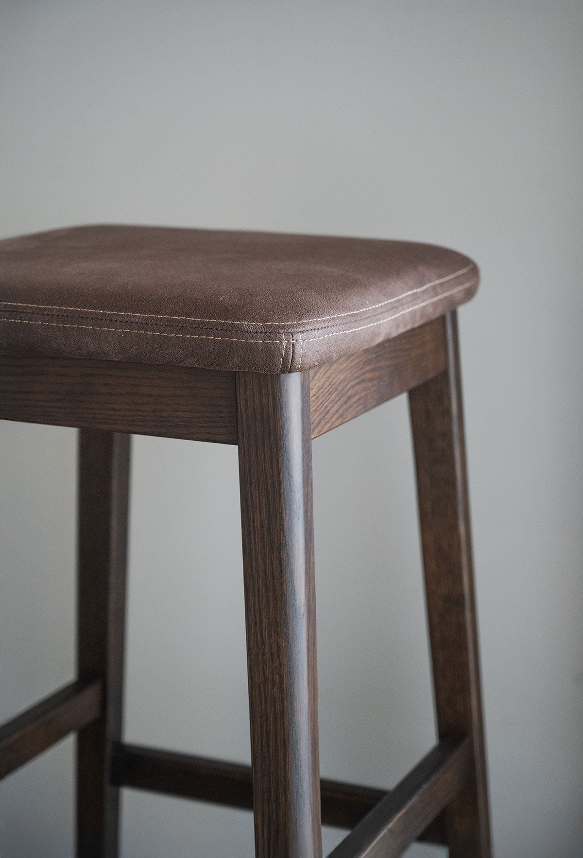 Rowico-Livermore-Barstol-Brun-Ek-Miljo_1.jpg Rowico-Livermore-Barstol-Brun-Ek-Miljo_1