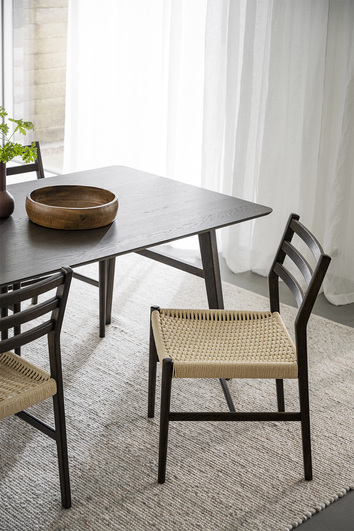 Nagano-matbord-brunek-205-harlan-stol-miljo-02