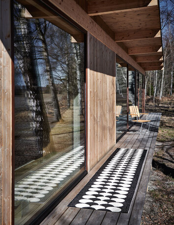 Poppy-Matta-Black-Vanilla-Miljo_2