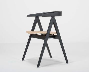 Ava-stol-svartlack-faner-gazzda