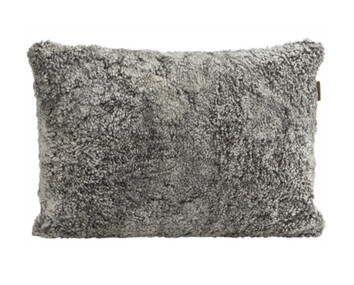 Alice-Farskinnskudde-60x40-Gragrafit