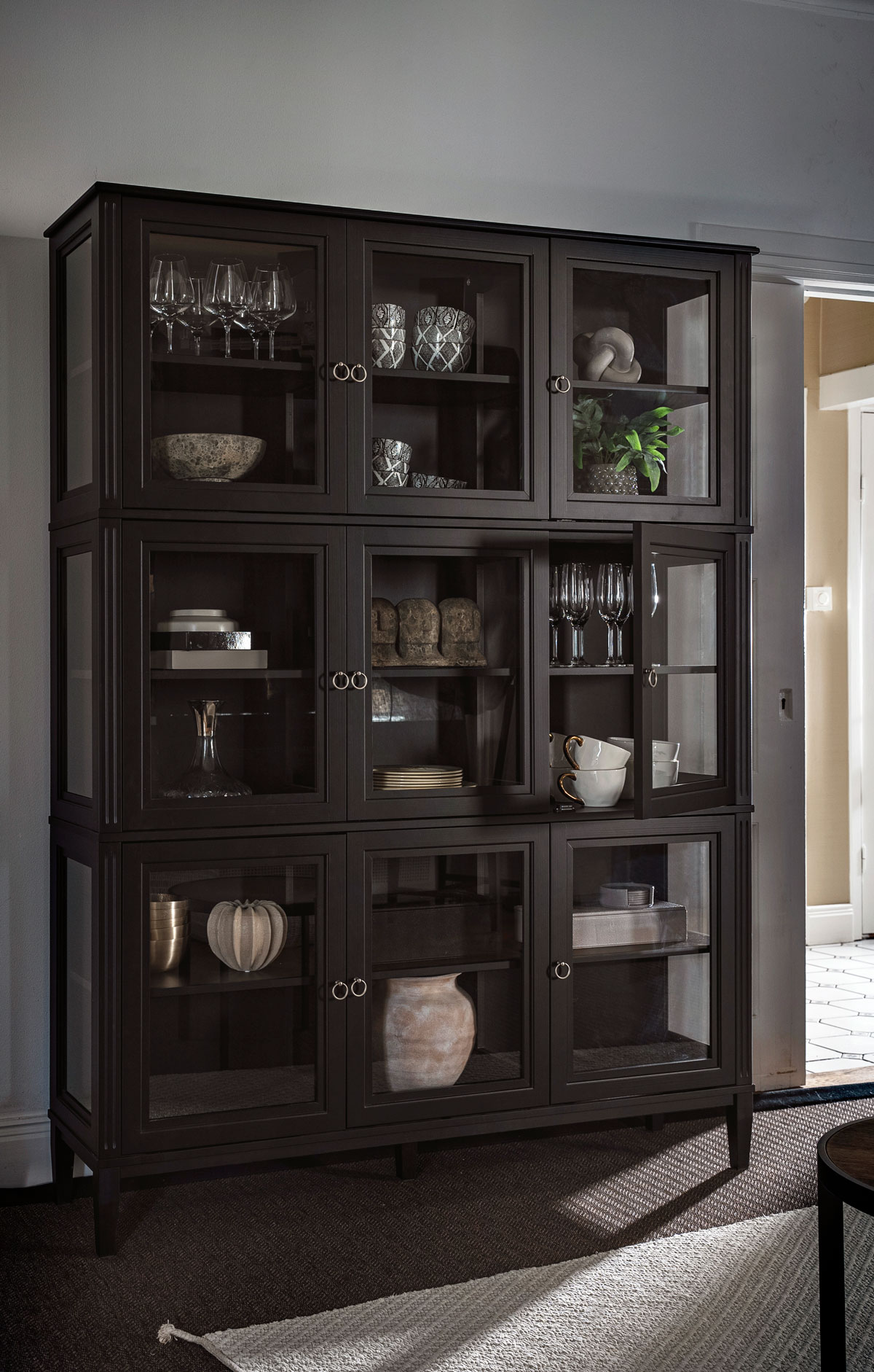 Stockholm-20-Vitrinskap-Miljo.jpg Stockholm-20-Vitrinskap-Miljo