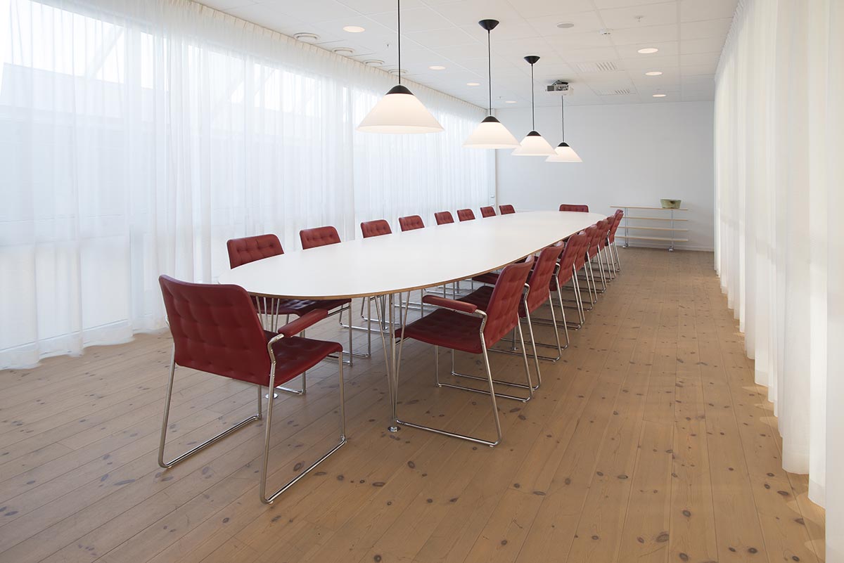 mio408_superelips_bruno_mathsson_1200