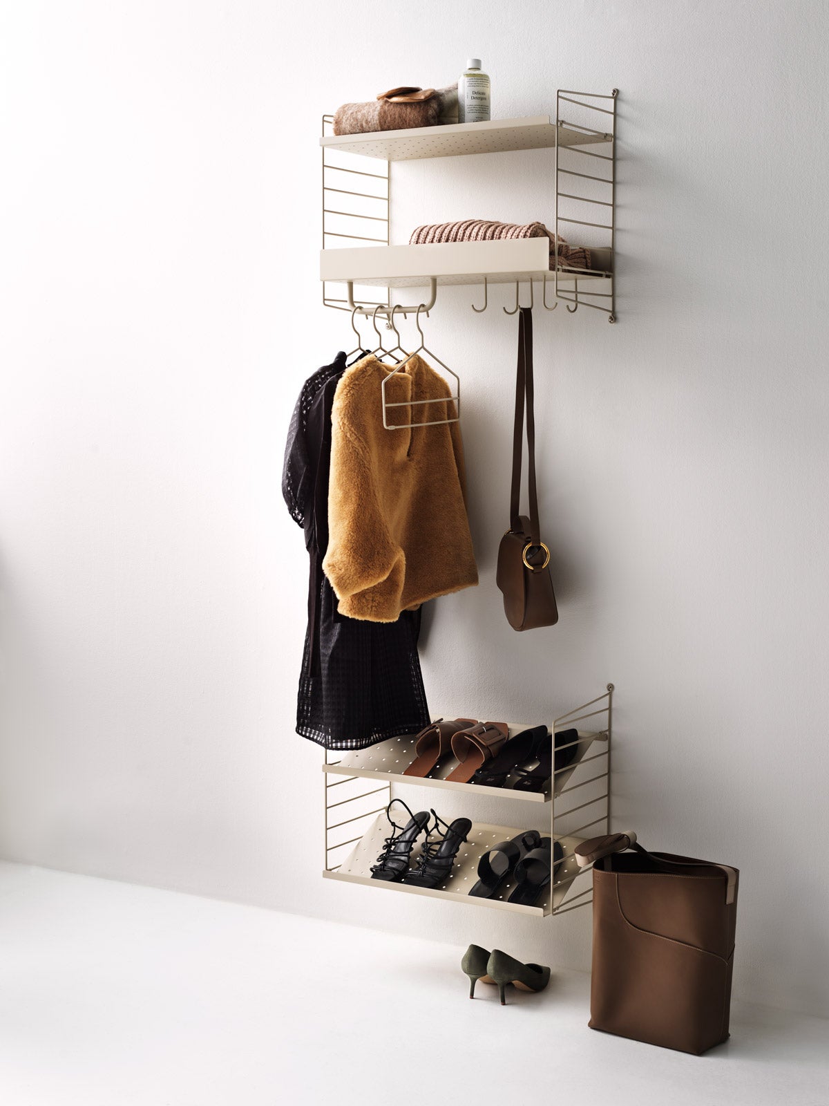 solution-string-system-hallway-beige-accessories-wall-panels-2_portrait
