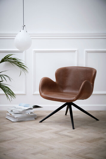 Dan-Form-Gaia-Loungestol-Ljusbrun-PU-Detalj