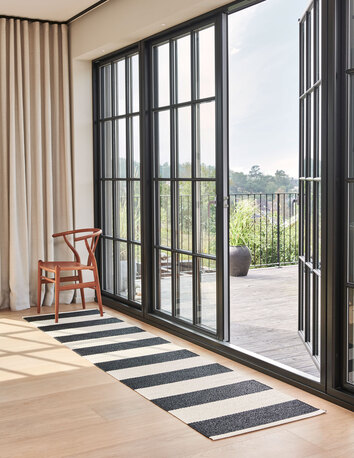 Pappelina-Bob-Gangmatta-Black-Vanilla-Miljo