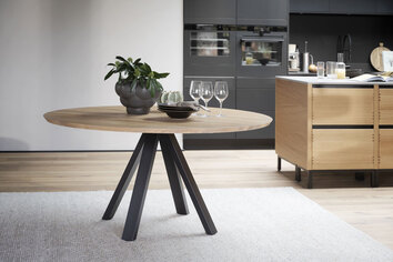 Carradale-Matbord-Runt-Ek-Miljo