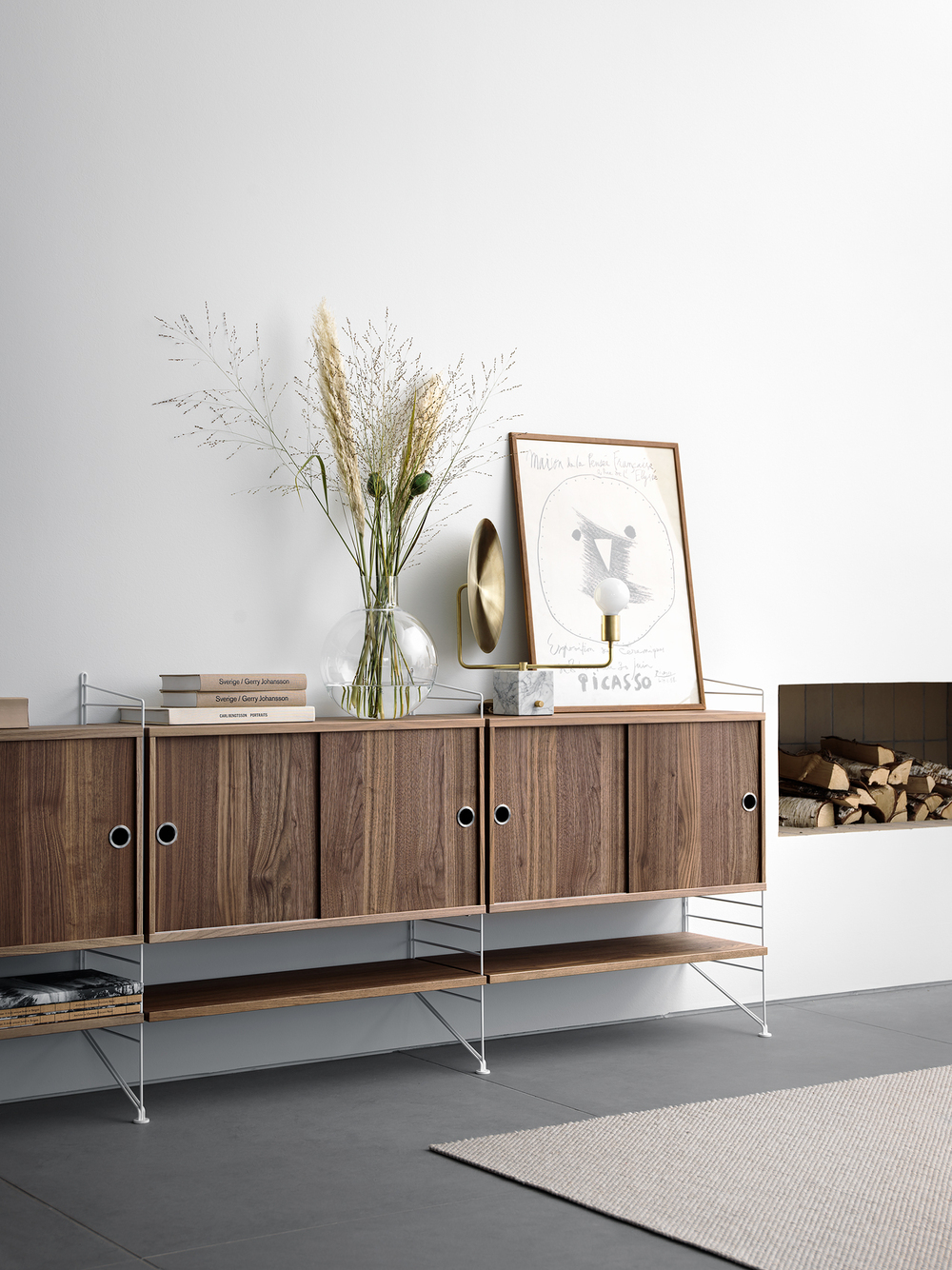 String-sideboard-vardagsrum-valnot.jpg String-sideboard-vardagsrum-valnot
