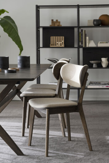 Kato-Stol-Brunlackad-Ek-Miljo