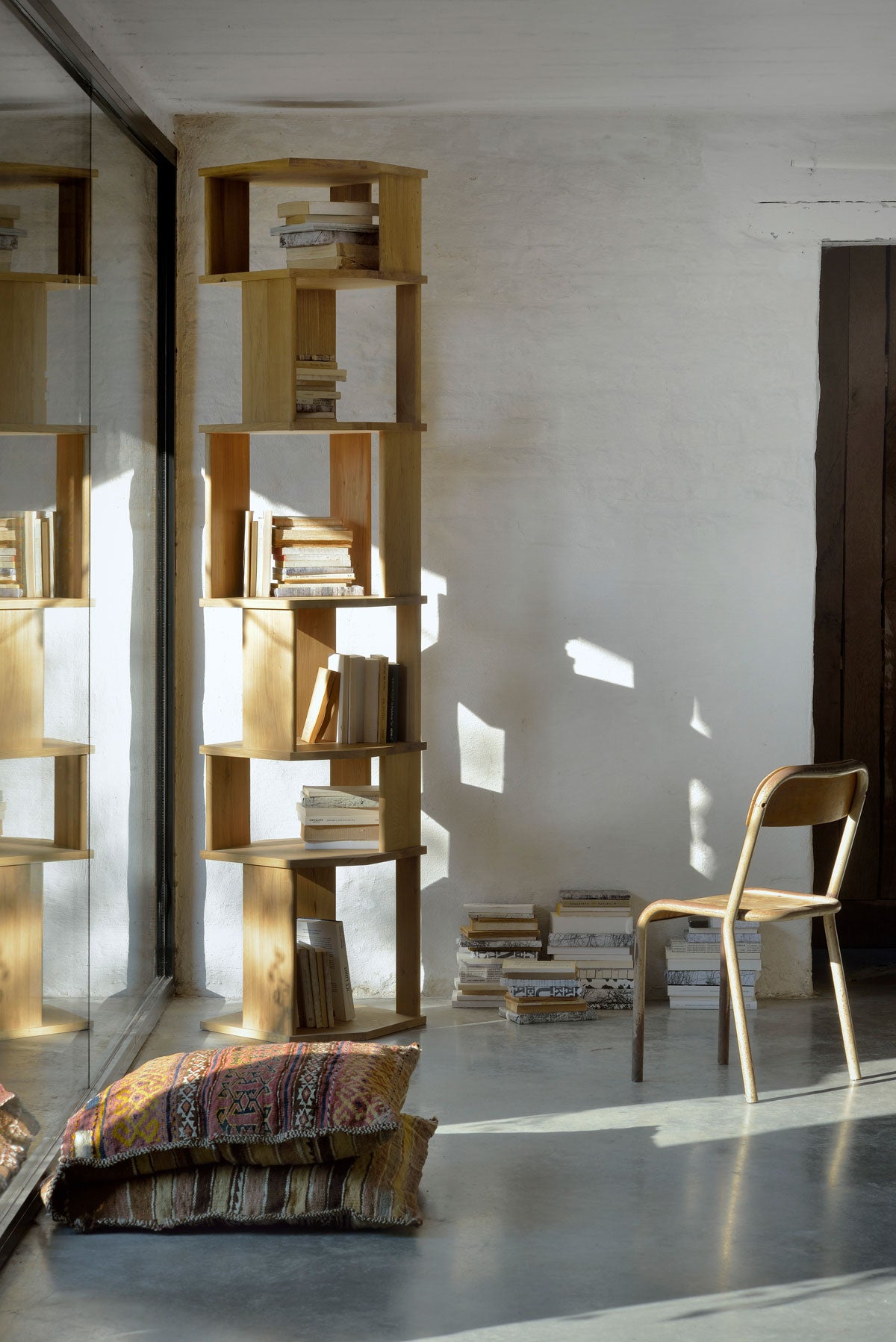 Ethnicraft-Stairs-Hylla-Ek-Miljo