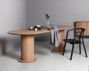 Velvet-matbord-runda-räfflade-ben-1