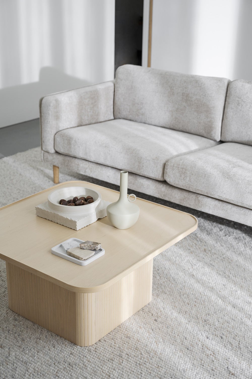 Braden-soffa-3s-Greg-light-beige-03-ekben-vardagsrum-03