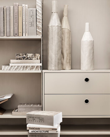 string-system-livingroom-beige-closeup_portrait