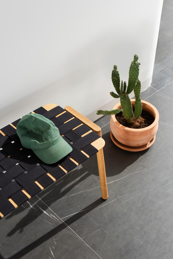 Klupa-bank-120-oak-white-1015-black-cotton-miljo-hall