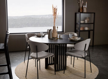 Akustik-Runt-Matbord-Svart-Mattlackad-Ask-C44-Avrundad-Kant-03_01