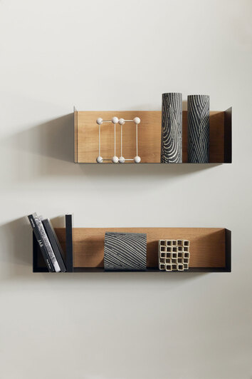 U-Hylla-55x20-70x15-Ek-Svart-Miljo_1