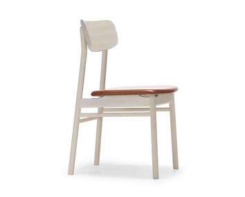 Prima-Vista-Stol-Bjork-Ljus-Mattlack-Cognac