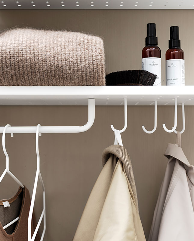 string-system-hallway-white-closeup-metal_portrait.jpg string-system-hallway-white-closeup-metal_portrait