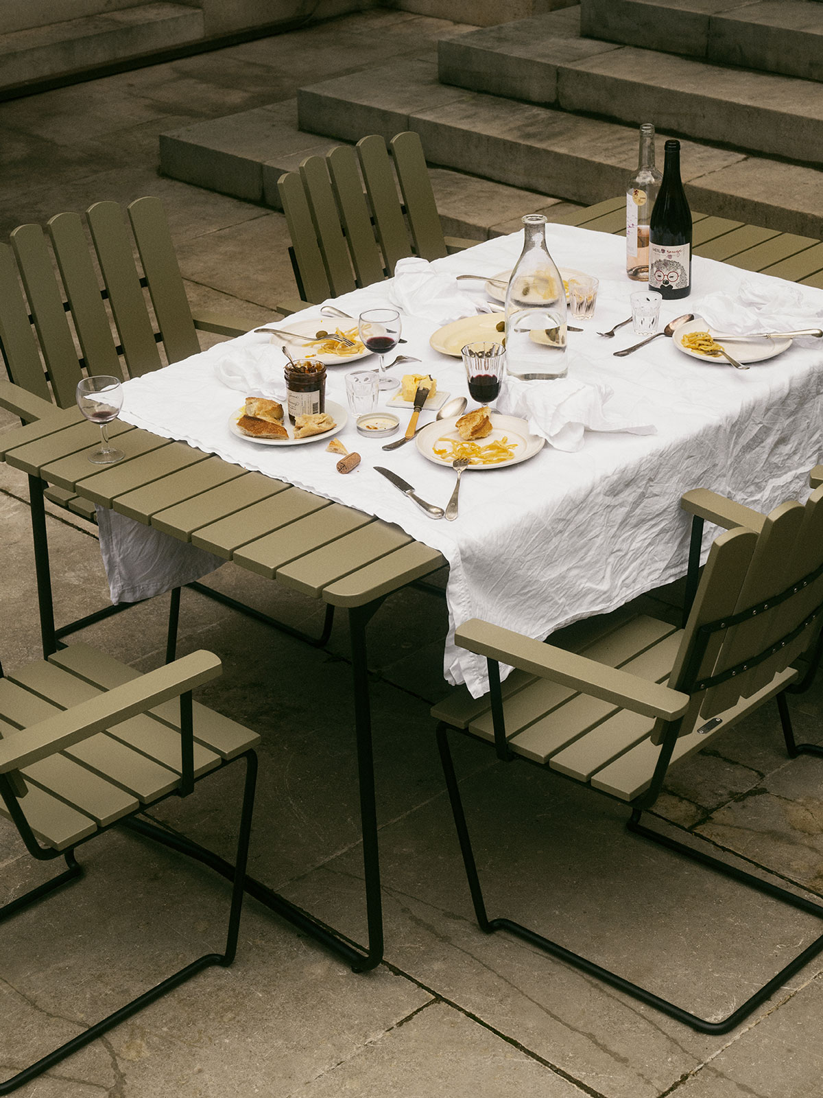 Grythyttan-Fatolj-A2-Bord-B31-Ljusgron-Svart-Miljo_2.jpg Grythyttan-Fatolj-A2-Bord-B31-Ljusgron-Svart-Miljo_2