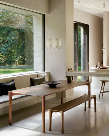 PI-Bank-Brunlackad-Teak-Miljo