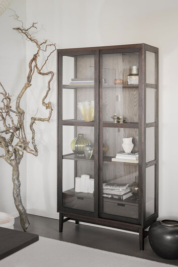 Hazelton-Vitrinskap-Brun-Ek-Miljo_1