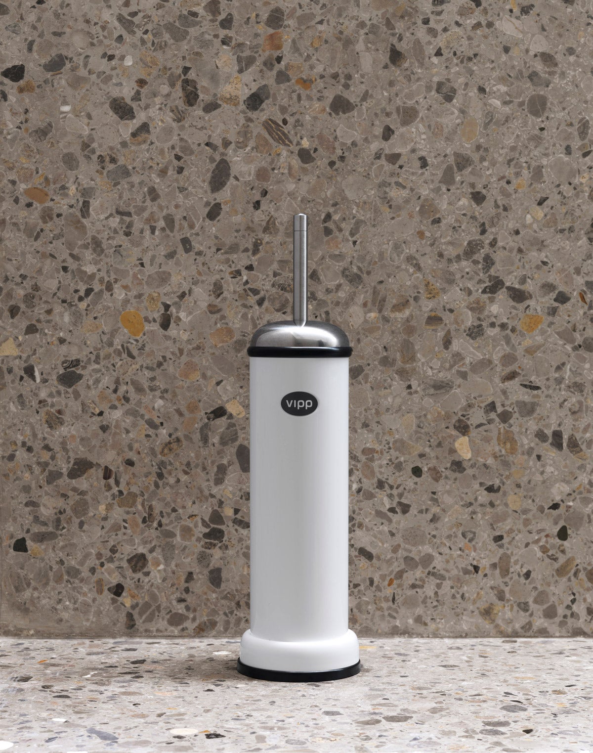 Vipp11_toiletbrush_lifestyle01_high