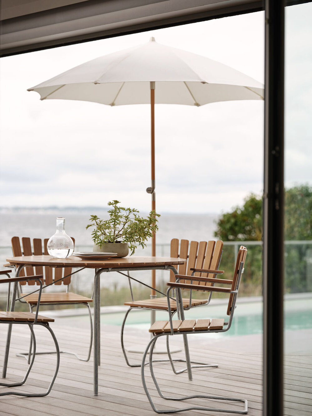 Brafab-Gatsby-Parasoll-Vit-Miljo