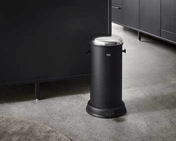 Vipp-16-pedalhink-svart-kok-miljo