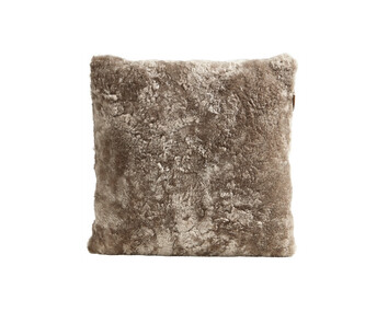 Alice-Farskinnsskudde-50x50-Stone
