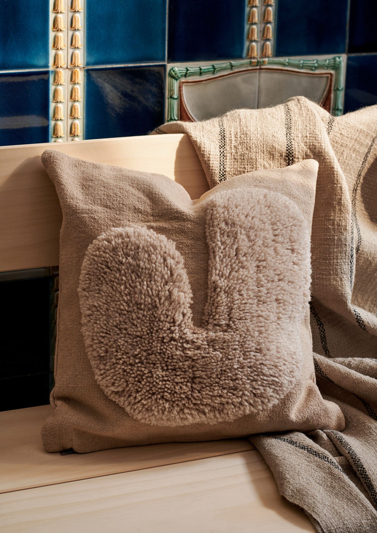 Ferm-Living-Lay-Kudde-Sand-Off-White-Miljo