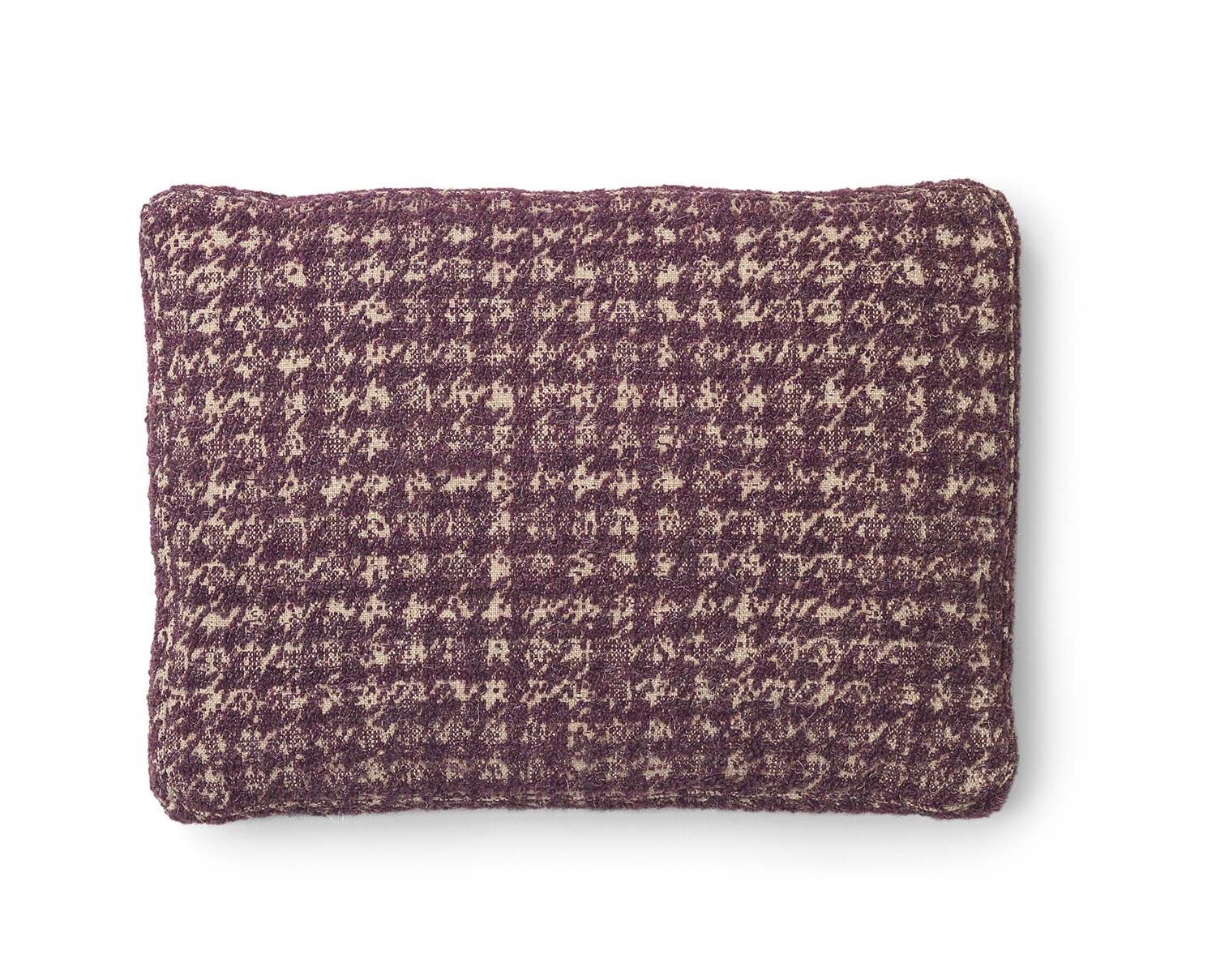 Betty-kudde-Jaquard-plum-2-48-35-Kartell