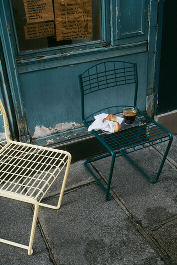 Grythyttan-High-Tech-Stol-Blagron-Ivory-Miljo_1