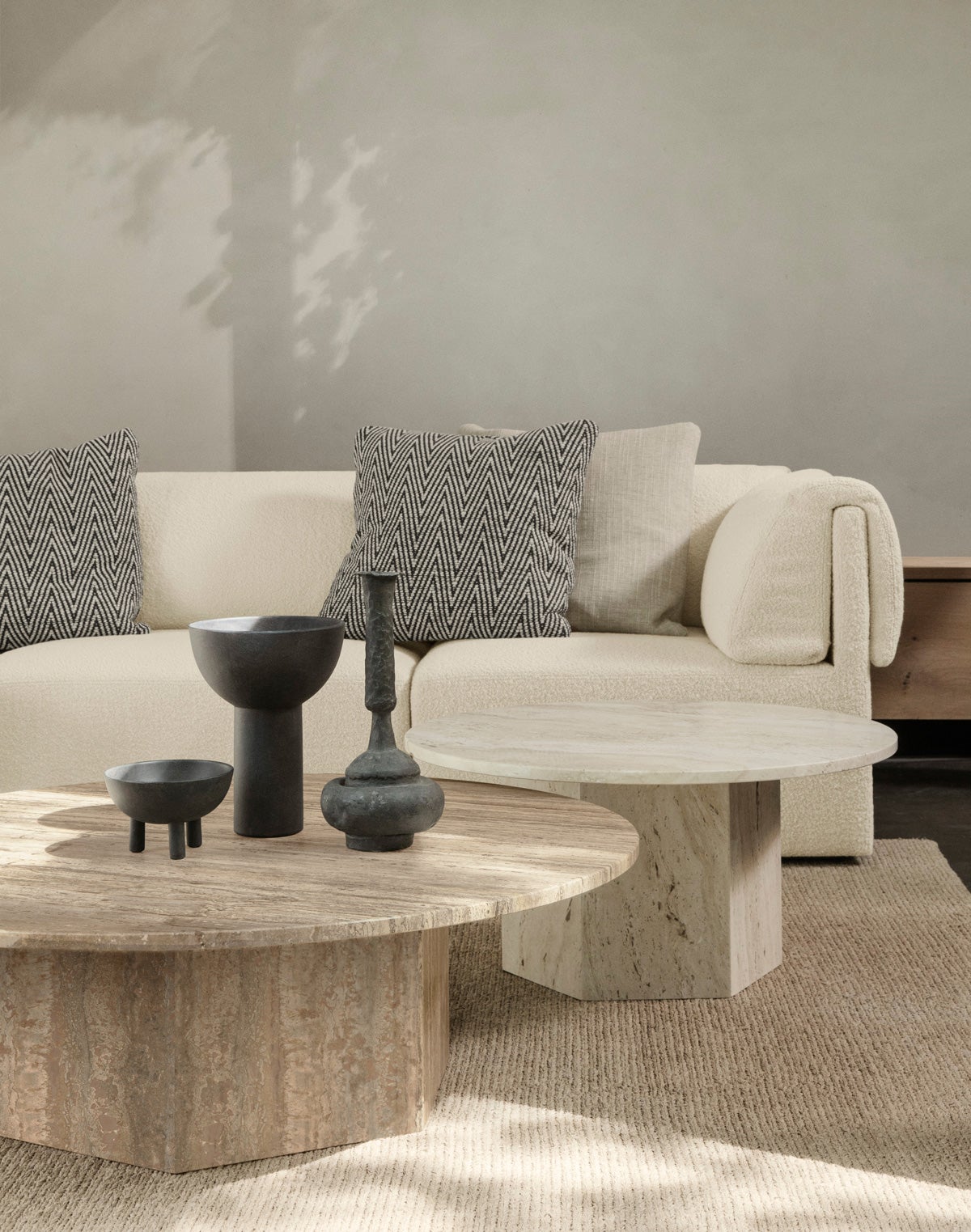 EpicCoffeeTable_WonderSofa_GravityFloorLampXL_Off_1