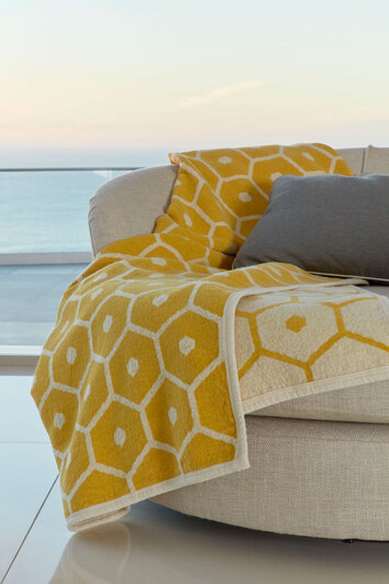 pappelina_honey_blanket_lemon_creative