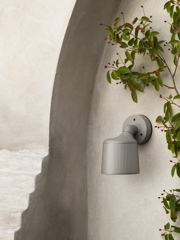 Vipp551_outdoor-wall-spot-grey-lifestyle03
